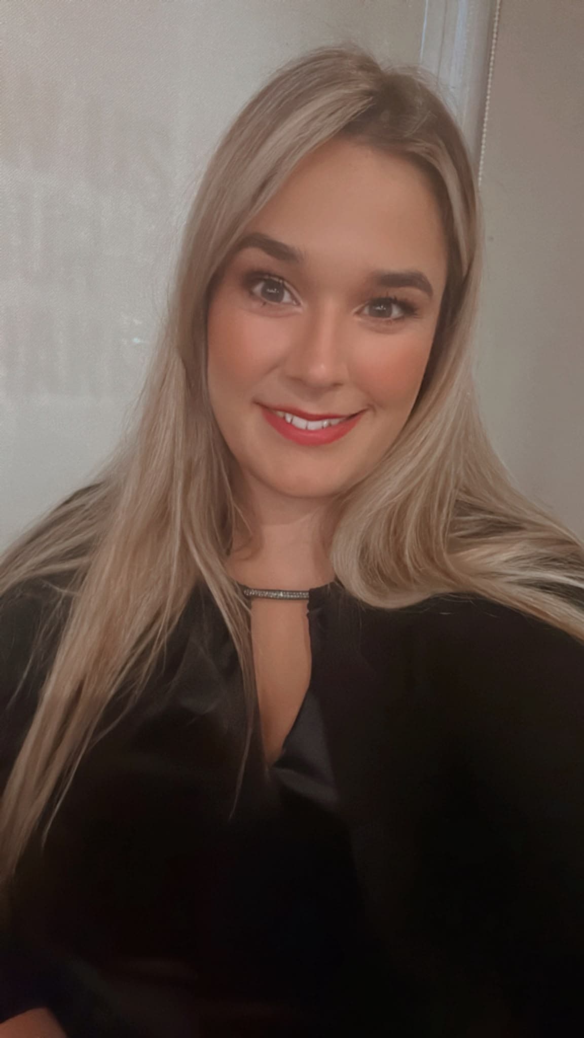 Retrato de Jessica Freitas, fundadora e gestora de propriedades da Five Star Home Management